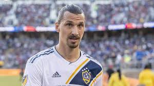 He received his first pair of football boots at the age of five and it was obvious even at this early age that he had the potential to become an extraordinary. Wechsel Zur Ac Mailand Zlatan Ibrahimovic Heizt Transfergeruchte An Bis Bald In Italien Sportbuzzer De