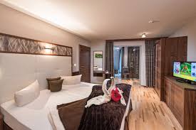 Ubernachten in der tenne, germany, bavaria, nuremberg, 40 untere dorfstrasse: Hotel Jennys Schlossl In Serfaus Angebote Zimmer Verfugbarkeit