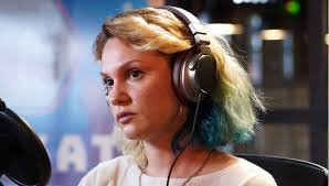 İnci'nin hayatı han'la tesadüfen tanışması ve masumlar apartmanı'na taşınmasıyla büyük ölçüde değişecektir. Masumlar Apartmani Nin Inci Si Farah Zeynep Abdullah Kimdir Magazin Haberleri Ntv