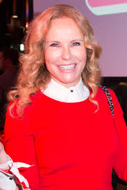 Jetzt schockte sie ihre fans mit einem neuen look. Video Katja Burkard Zeigt Sich Erstmals Ohne Locken Gala De