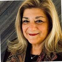 Lois Lott's Instagram, Twitter & Facebook