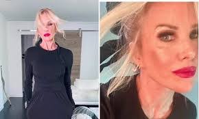 Melanie Bloom's Instagram, Twitter & Facebook