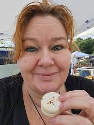 Robin's Just Dessert are here with MACARONS