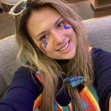 Tara Baxter's Instagram, Twitter & Facebook