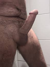 Steifer Penis in der öffentlichen Sauna