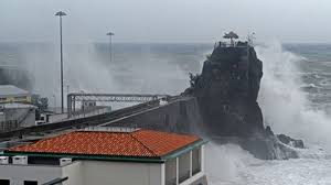 As condições meteorológicas registadas na madeira colocaram a ilha em alerta vermelho devido ao vento e. Aviso De Mau Tempo Para A Madeira Foi Cancelado Dnoticias Pt