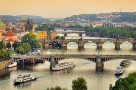 Prague, la ville aux cent clochers, inscrite sur la liste du patrimoine mondial de l'unesco et l'une des plus belles villes du monde. Les 14 Plus Beaux Endroits A Visiter En Republique Tcheque
