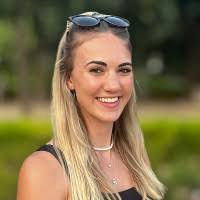 Ellie Thompson's Instagram, Twitter & Facebook