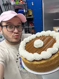 Serving looks and layers this Thanksgiving 💅🦃 If your dessert doesn't  start family drama, did you even bake? Be honest...which cake are you  bringing to the table? 🎂🔥 #cakes #Thanksgiving #holidayseason #bakery #