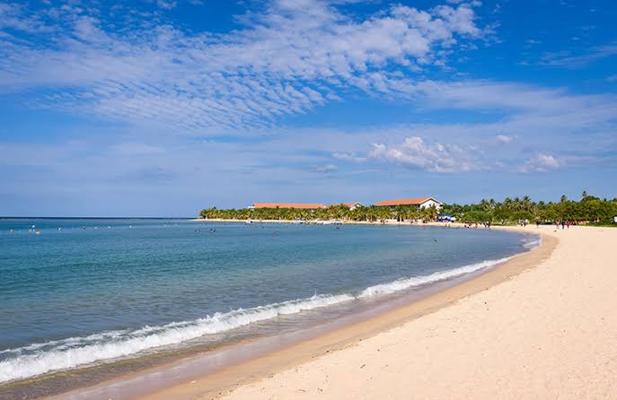 Kallady Beach uncrowded sand east coast Batticaloa ocean side local families swimming easy short ride from town Sri Lanka