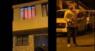 A través de un video que circula en youtube, se observa al grupo de mariachis entonando una bonita canción mientras el joven espera bajo la ventana es entonces cuando la chica por fin se da cuenta de que la serenata era para ella y se asoma por la ventana. Ny2opwkcamfzcm
