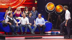 Mara venier è entrata in studio con il caffè, che ha poi offerto ai concorrenti di stasera tutto è possibile, dimenticandosi di francesco paolantoni. Sesto Appuntamento Con Il Comedy Show Stasera Tutto E Possibile Su Rai2 Rai Ufficio Stampa