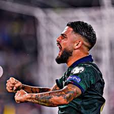 Il nome, lo stemma e i kit ufficiali dell'as roma sono esclusiva assoluta della serie efootball pes a partire da extract the archive with winrar and copy.cpk to 2017\download\ 2. The Calcio Podcast A Podcast On Anchor