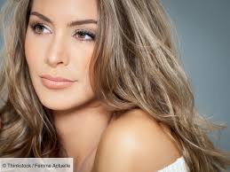 Il faut jongler entre la couleur de ses yeux, celle qui est adaptée au teint ou encore la pour ceux qui n'ont pas encore de cheveux blancs, l'utilisation de ce produit est comme avec tous les autres colorants de la même catégorie. Coloration Quelle Formule Pour Couvrir Mes Cheveux Blancs Femme Actuelle Le Mag