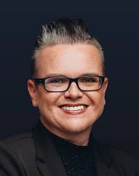 Laura Edison's Instagram, Twitter & Facebook