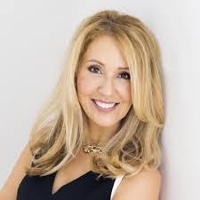 Christina Eakins's Instagram, Twitter & Facebook