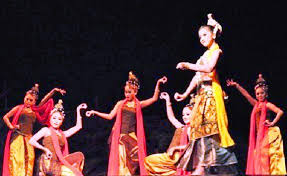 Hasil gambar untuk perkembangan tari jaipong di indonesia