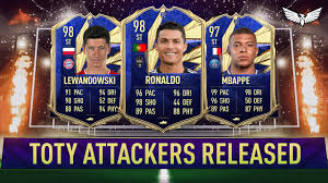 See what players the toty program has to offer in season 5. Toty Ronaldo Fifa 21 In Team Fifa 21 Ultimate Team Fut 21 Team Of The Year Guide The Ultimate Xi Chosen For Their Outstanding Performances During An Extraordinary Year Of Football