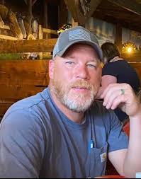 Stewart Howell's Instagram, Twitter & Facebook