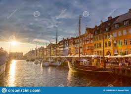 We did not find results for: Kopenhagener Ikonus Bekannter Alter Nyhavn Hafen Im Zentrum Von Kopenhagen Danemark Bei Sonnenuntergang Redaktionelles Stockfoto Bild Von Boot Sonne 154669168