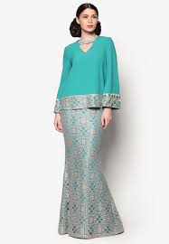 Bisa memakai apa yang mereka inginkan di bawah abaya mereka, dari skinny jeans ke puncak slinky; Model Baju Malaysia Berpayet 13 Contoh Desain Gambar Model Baju Kurung Modern Modis 2017 David Andrea