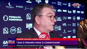 Ele dá entrevistas falando em nome do clube