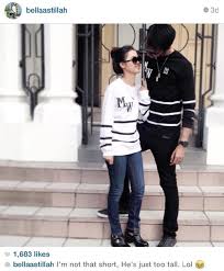 Beliau ialah kakak kepada penyanyi didi astillah. Penyanyi Kontroversi Aliff Aziz Bercanda Dengan Gadis Sabah