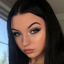 Miranda Mason's Instagram, Twitter & Facebook