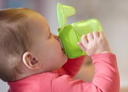 Oftmals reicht dann ein mulltuch, um. Das Richtige Trinken Bei Babys Und Kleinkindern