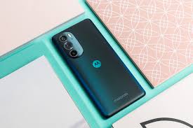 the Motorola Edge 30 Pro arrives at 800 ...
