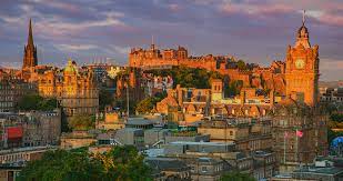 Anche in scozia i festeggiamenti natalizi sono molto sentiti e se vi è già capitato di visitare la capitale edimburgo in questo periodo dell'anno sarete sicuramente rimasti incantati dalle decorazioni, dalle. 25 Cose Che Non Sapresti Mai Di Edimburgo A Meno Che Tu Non Viva Qui