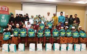 Ucapan selamat hari raya lebaran atau idul fitri dalam bahasa arab yang umum dipakai adalah minal 'aaidiin wal faaiziin dan taqabbalallaahu minnaa wa minkum. Petronas Rai 500 Keluarga Kurang Mampu Sempena Ramadan Utusan Borneo Online