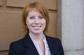 När jan björklund och gustav fridolin nu avgår är det bara jimmie åkesson som suttit längre som partiledare än lööf. Ar Hon Raddningen Panorama