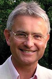 This blank front page allows you to view the article PDFs in 'spreads' for  best effect. If viewing as single pages please sc