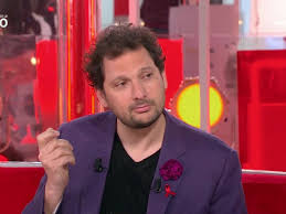 Il s'est éteint comme un artiste, debout. 2021 Vivement Dimanche Michel Drucker Moved By The Moving Anecdote Of Eric Antoine On The Death Of His Mother Femme Actuelle Le Mag