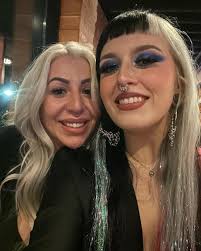 A VERY SPECIAL N FUN WEEKEND EEEEE 🥹🥂💖💜🖤 I <3 getting together with  the people who make me laugh n smile so much!!!!! Swipe for freakin  PRECIOUS CATS @whisker_wonderland_cat_lounge! I love dumpin'