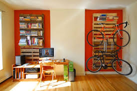 Voir plus d'idées sur le thème mobilier de salon bibliothèque bois naturel brut. Etagere Palette 49 Idees Et Un Tutoriel Pour La Fabriquer Archzine Fr