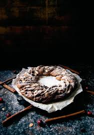 It is easy to make, requires few ingredients, and looks beautiful when finished. Holiday Wreath Bread Occasionally Eggs