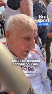 100 ans, médaillé olympique et porteur de la flamme