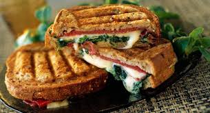 Que Faire Avec Du Fromage A Raclette Decouvrez Nos Idees De Recettes Faciles Et Gourmandes Recette Croque Monsieur Recettes De Cuisine Recette