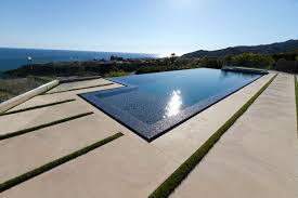 Astonishing Negative Edge Pool Infinity Pools Universal And Spa Trough Vs Plumbing Diagram For Swimming Pictures Jpg 1300 867 Piscinas Espejo De Agua Casas