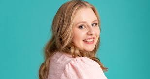 Carla Snow's Instagram, Twitter & Facebook