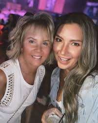 Celebrating Moms bday with the fam & the best @adamdoleac 🎵🎸 • • •  #celebrate #happybirthday #family #fun #love #weekend #vibes #country  #music #dance