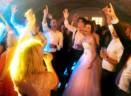 Wir planen mit ihnen im voraus ihrer veranstaltung, ihren personalisierten musikalischen abend. Livemusik Mit Band Und Dj Fur Ihre Hochzeit