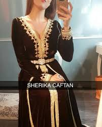 L Image Contient Peut Etre Une Personne Ou Plus Et Personnes Debout Moroccan Dress Morrocan Dress Fashion