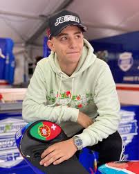 Ja, weil jason dupasquier alle voraussetzungen hat, um der nächste schweizer weltklassefahrer zu werden. Mit 19 Motorradpilot Jason Dupasquier Stirbt Nach Crash Promiflash De