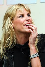 Dat schrijft ze van de jarige eshref die baby jools voedt. Tanja Dexters Celebrities Lists