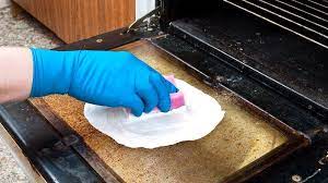 Temizlemeye başladıktan sonra süngerinizi temiz fırının iç kısmını temizledikten sonra ıslatılmış bir bez aracılığıyla tam olarak temizlemeye başlayın. Firin Temizligi Nasil Olmali Dogal Urunlerle Firin Temizligi Guncel Yasam Haberleri