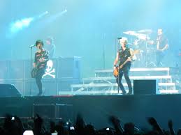 I wanna be your slave is a song by italian rock band måneskin, from their second studio album, teatro d'ira: Green Day Wikipedia
