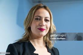 56 Cara Chin Stock Photos, High-Res Pictures, and Images